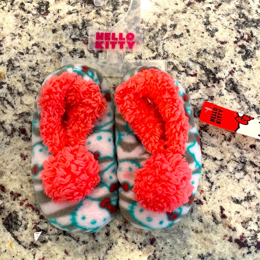 NWT-Hello kitty soft plush pompom shoes size 11/12